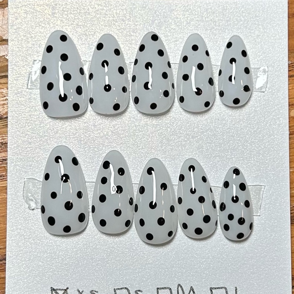 Polka Dot Press-On Nails